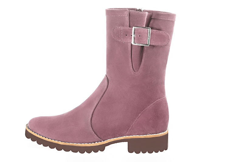 Dusty rose pink women's ankle boots with buckles on the sides. Round toe. Flat rubber soles. Profile view - Florence KOOIJMAN